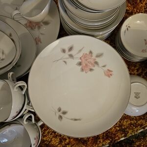 Elegant Floral Dinnerware Set